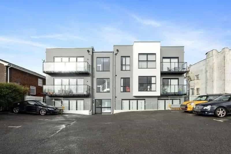 2 Bed Top Floor Apartment Peacehaven Sea Views