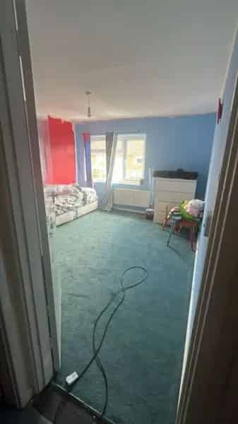 2 Bed Maisonette Wokingham Berkshire Family Home Near Schools
