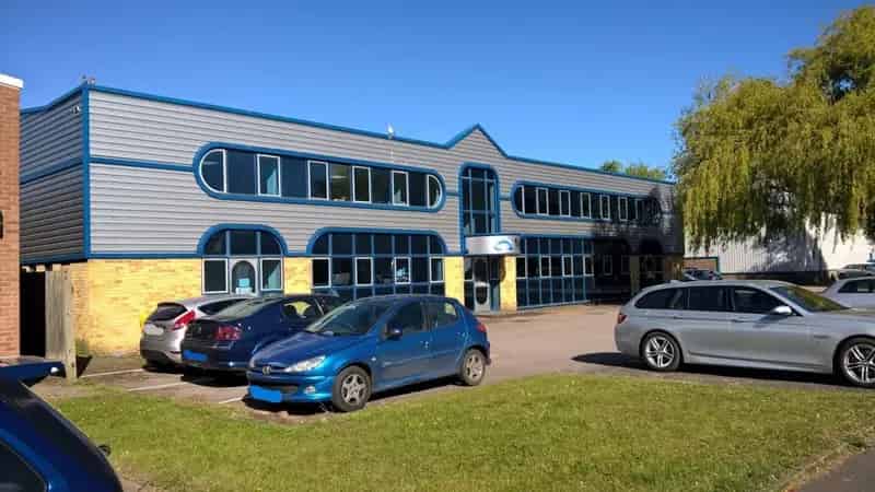 Modern Offices with Parking and Amenities