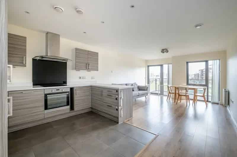 3 Bedroom Apartment to Rent Limehouse Poplar E14