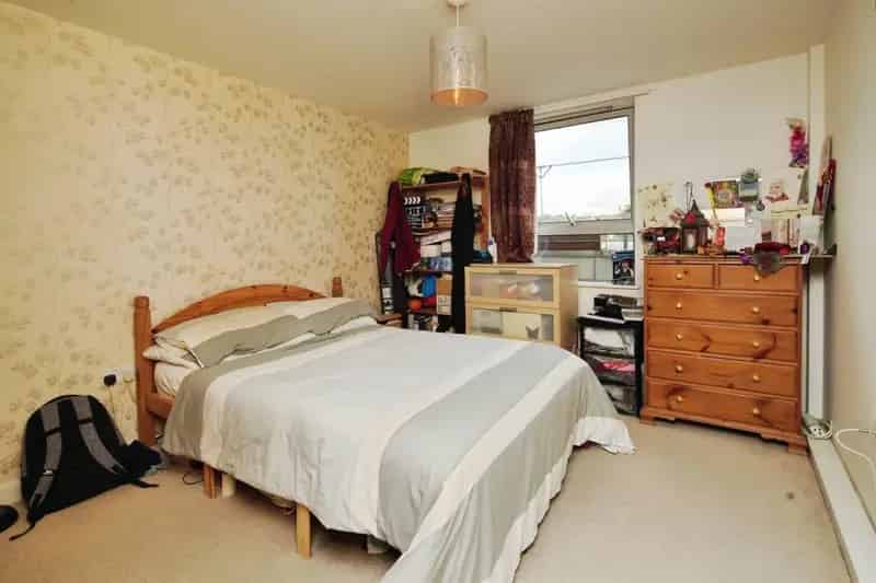 2-Bed Flat near Brighton Station - Ideal First-Time Buy or Investment