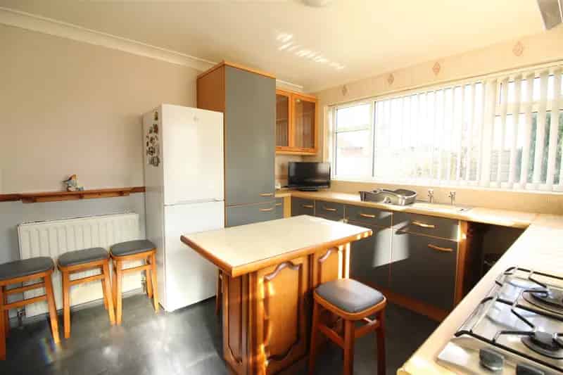 2 Bedroom Semi-Detached Bungalow House to Rent