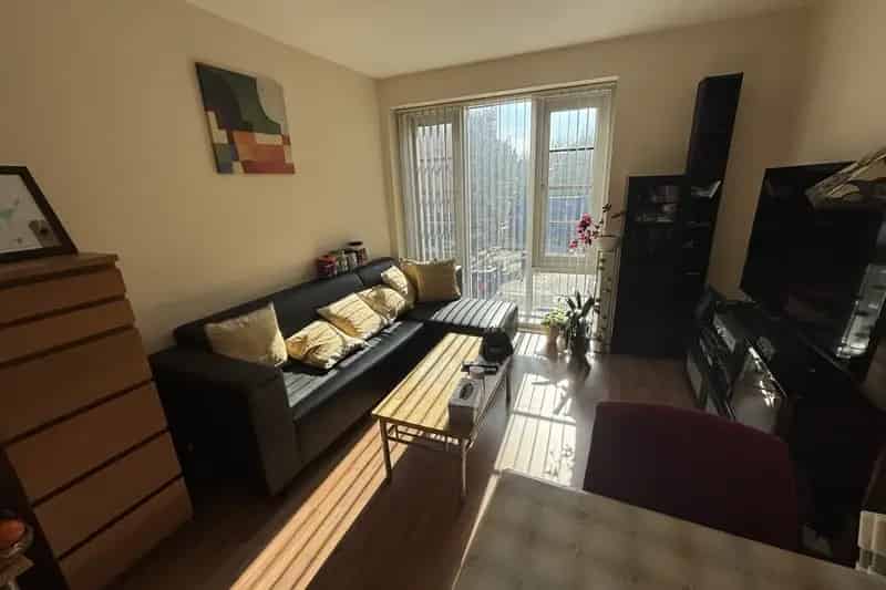 City Centre Apartment Furnished or Unfurnished Spacious Living Parking Available