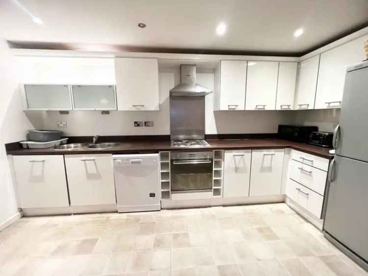 2 Bedroom Flat For Sale Near Warrington Centre