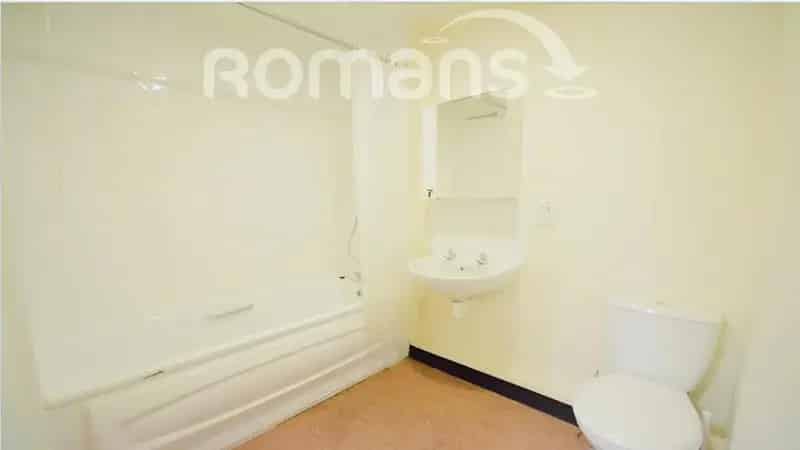 1 Bedroom Apartment for Sale - Modern Open-Plan Living