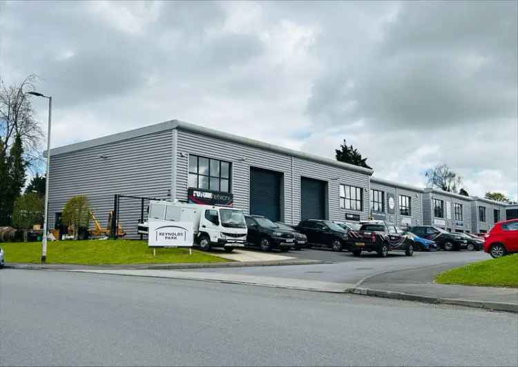 3025 SqFt Industrial Unit with Yard Storage and Modern Amenities