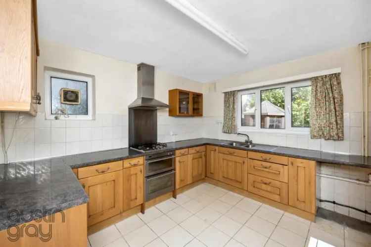 4 Bedroom House for Sale Near Brighton Mainline Station