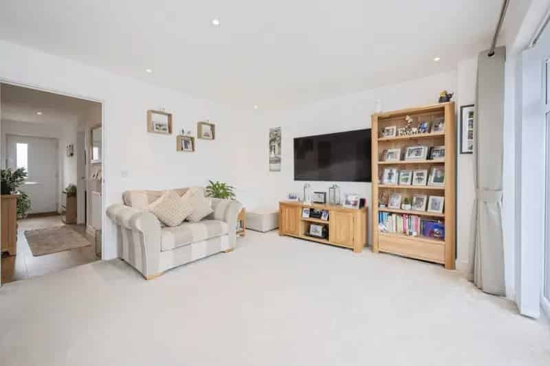 Four Bedroom Semi Detached House With En Suite