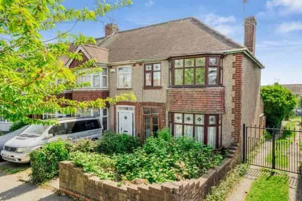 3 Bedroom End of Terrace House for Sale