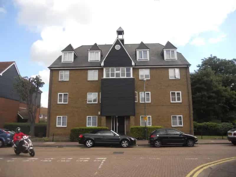 1 Bedroom Flat to Rent Beckton E6 Close to DLR Station