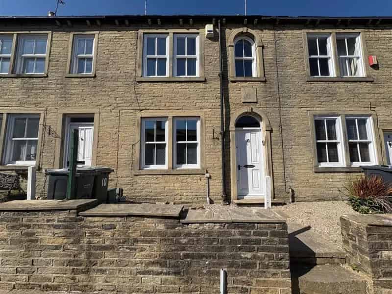 2 Bedroom Grade II Listed Cottage For Sale