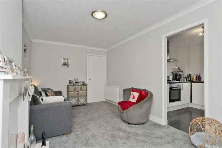 2 Bed Flat - First Floor with 1 Reception Room