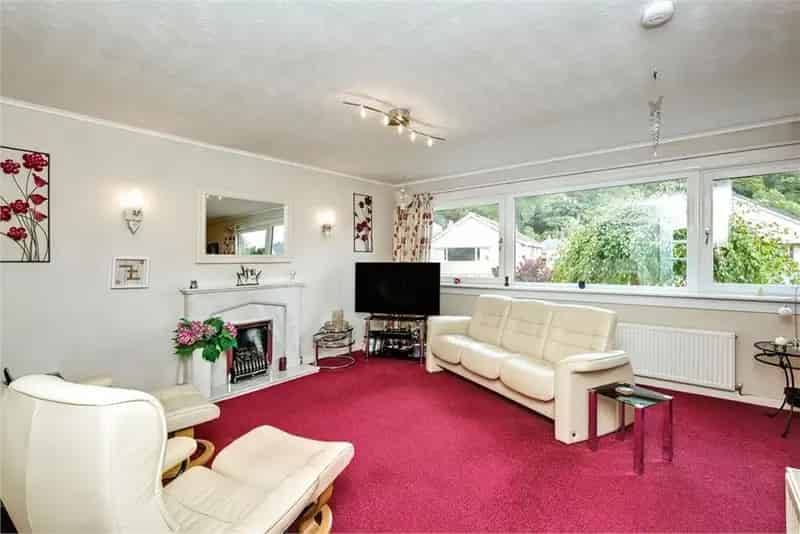 3 Bed House - Detached with 1 Reception Room