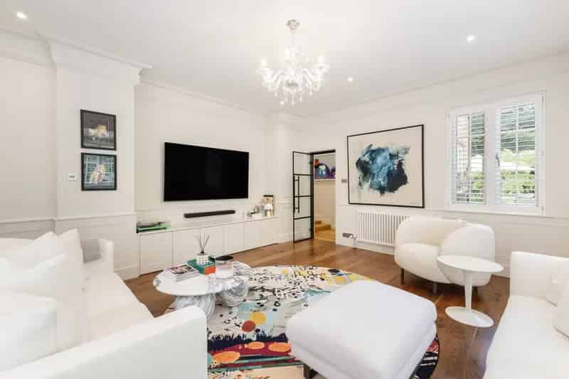 5 Bedroom Detached House for Sale Near Farnham