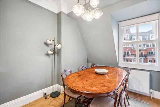 4 Bedroom Flat for Sale Kensington Court London W8