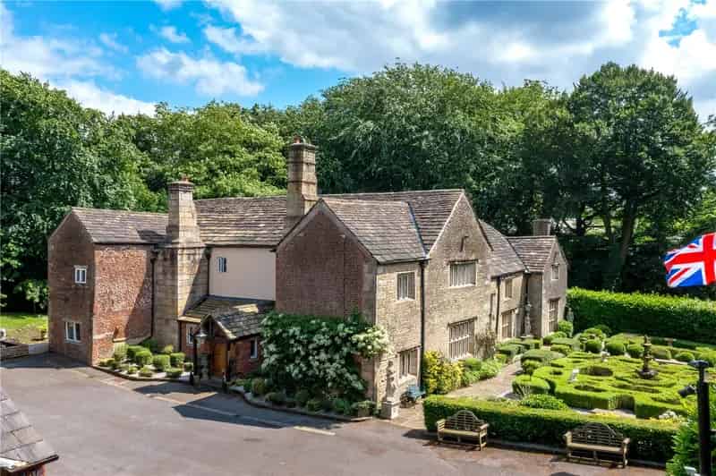 Grade II* Listed Manor House 9 Bedrooms 5 Bathrooms 1 Acre