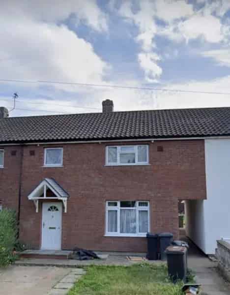 4 Bedroom House with Garden and Parking