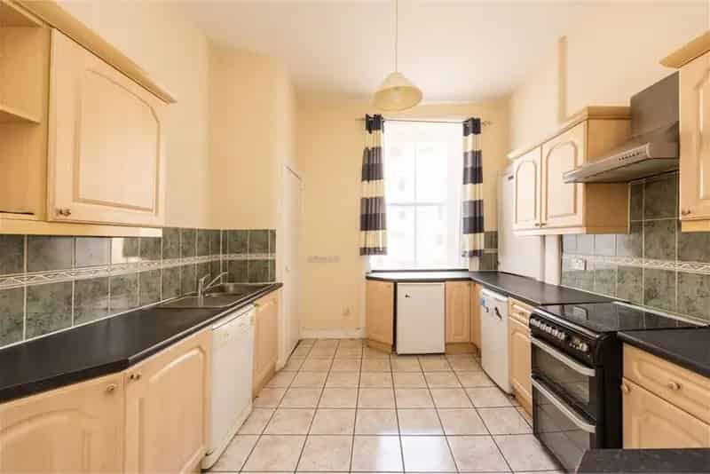 3 Bed Flat - First Floor with 2 Reception Rooms