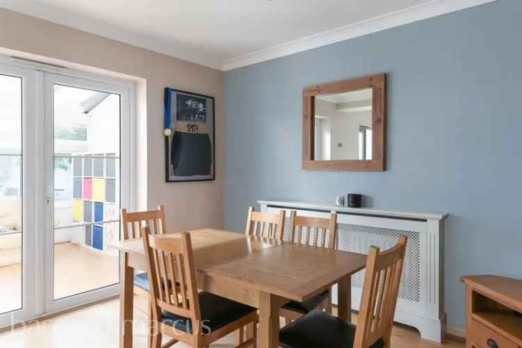 Spacious 3 Floor 5 Bedroom House in Livingstone Park Epsom