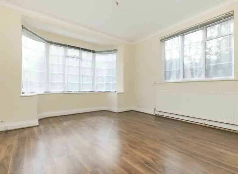 Two Double Bedroom Ground Floor Flat Modern Kitchen Wood Floors