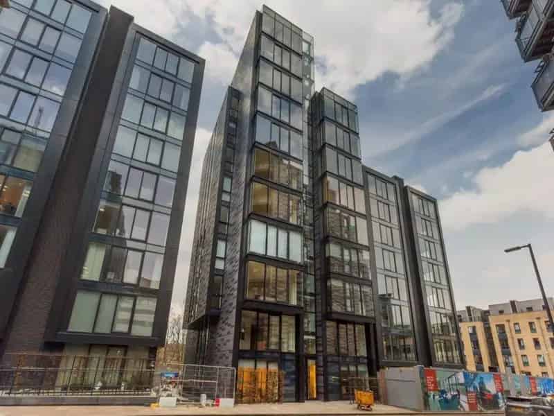 2 Bedroom Flat for Sale in Edinburgh, London or Aberdeen