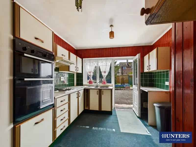 3 Bedroom House For Sale - Family Home with Garden
