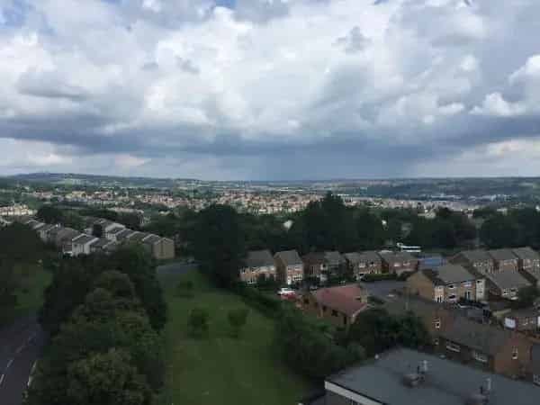 Spacious 1 Bedroom Flat Near Shops and Schools