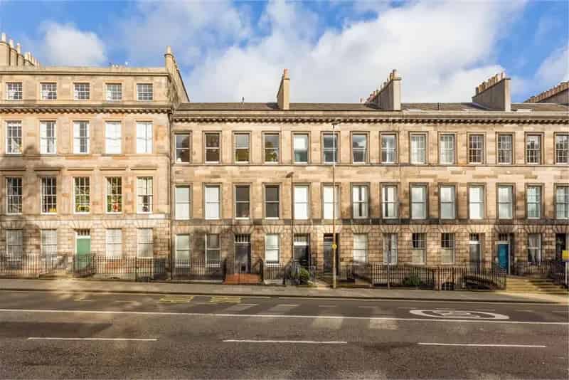 2 Bedroom Furnished Basement Flat to Rent in Edinburgh