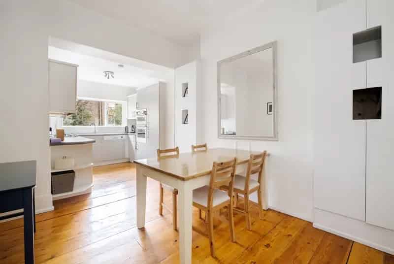 3 Bedroom Maisonette for Sale in N1 - Family Home with Terrace