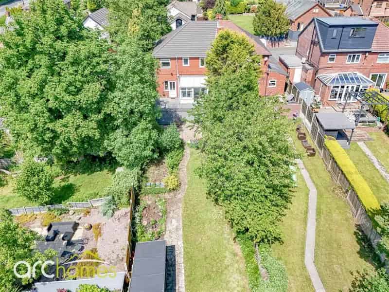 5 Bedroom Semi Detached House For Sale