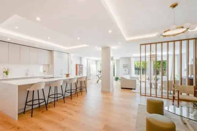 5 6 Bedroom House for Sale in London NW2 Hocroft Road