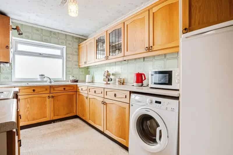 3 Bedroom Semi Detached House for Sale Kirkhamgate WF2
