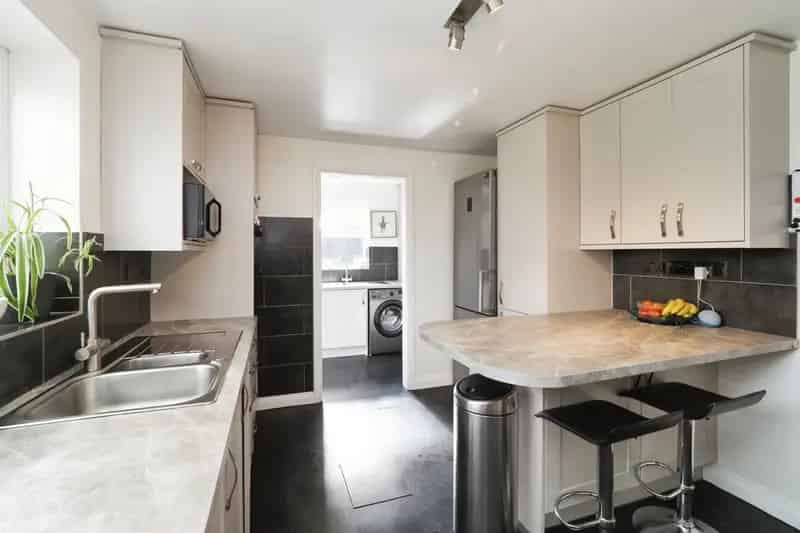 5 Bedroom Family Home with Conservatory and Double Garage
