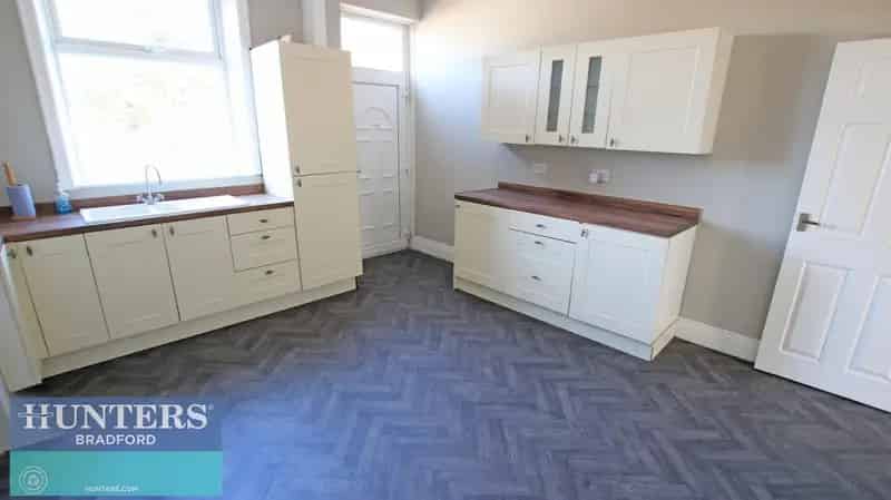 3 Bedroom Mid Terrace House For Sale