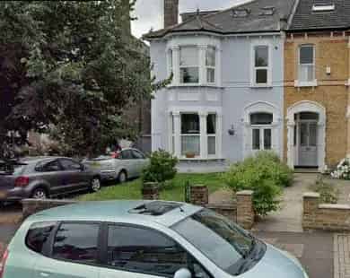 1-Bed Flat near Beckenham Place Park - Cosmetic Updates Needed