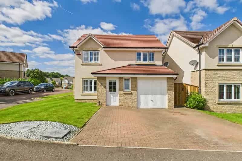 3 Bedroom Detached House to Rent