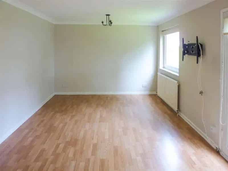 2 Bed Flat for Sale in Cheltenham The Park No Onward Chain