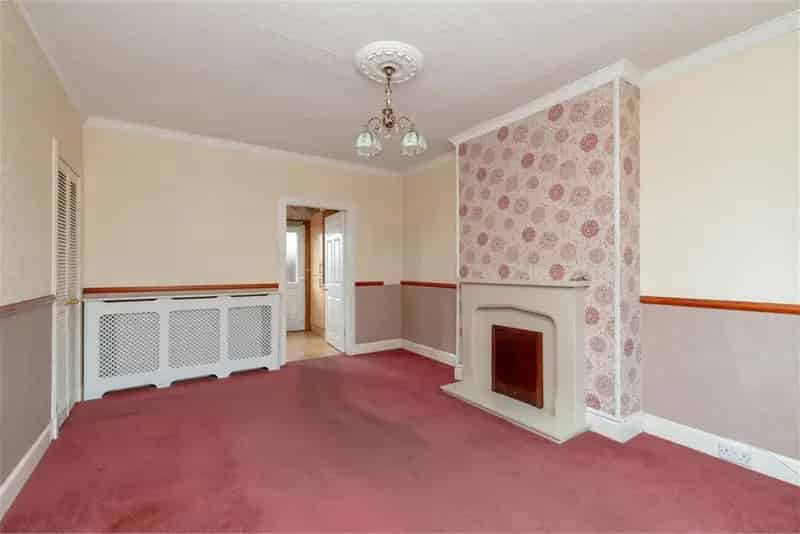 2 Bed Terraced House Bellevue - Driveway & Garden