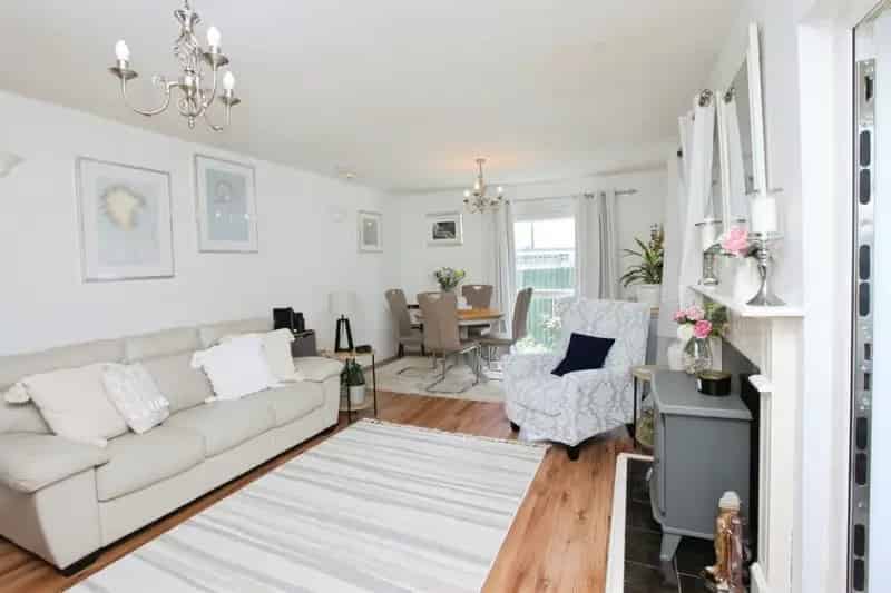 4 Bedroom End of Terrace House For Sale