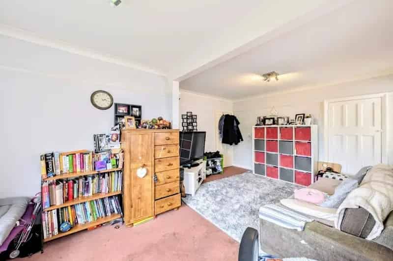 2 Bed Flat Near Goring Station - Private Garden & Parking