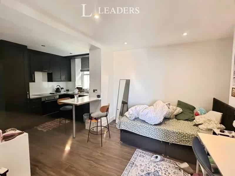Studio to Rent