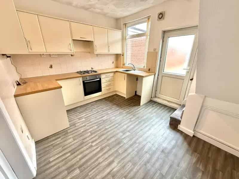 2 Bedroom House To Let Pets Considered Newly Decorated