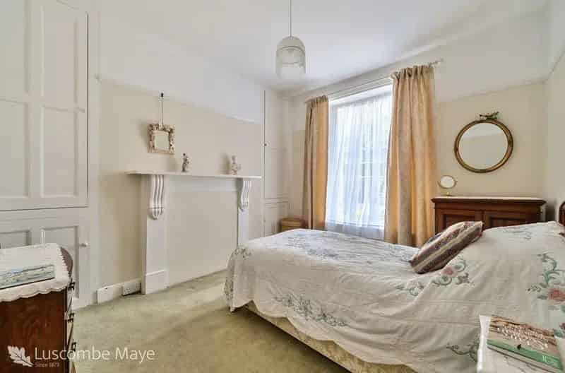 4 Bed House for Sale: 2067 sq ft Family Home with Garden
