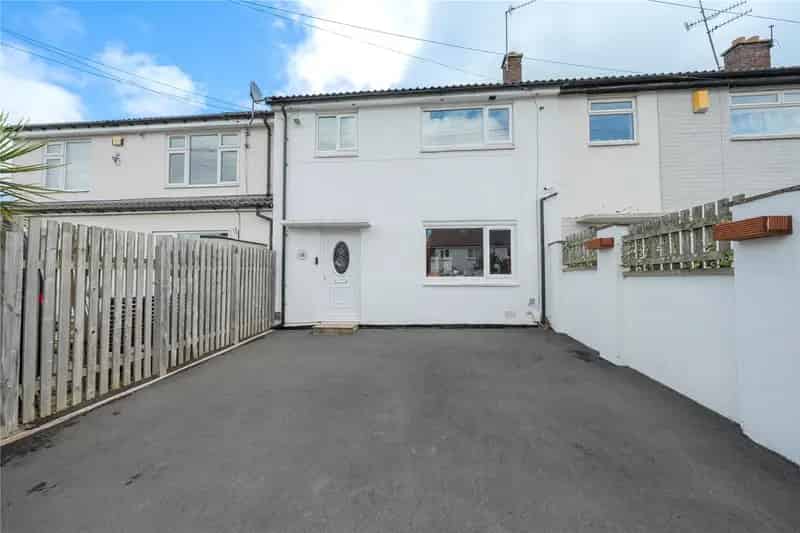 Spacious 3-Bed Mid-Terrace House with Garden and Parking