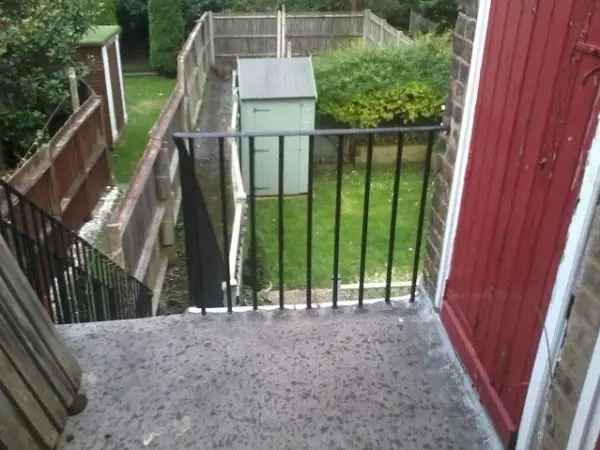 1 Bedroom Flat Richmond Private Garden Free Parking Full Rights to Buy