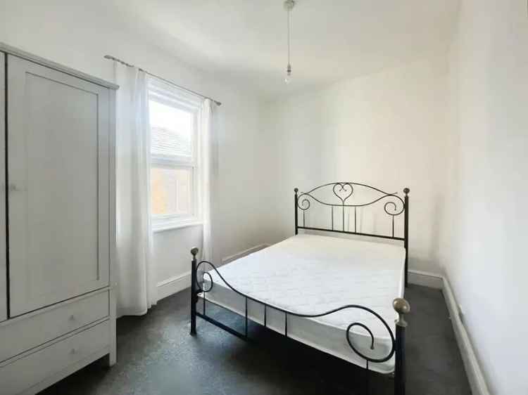 4 Bedroom Semi Detached House to Rent Southport