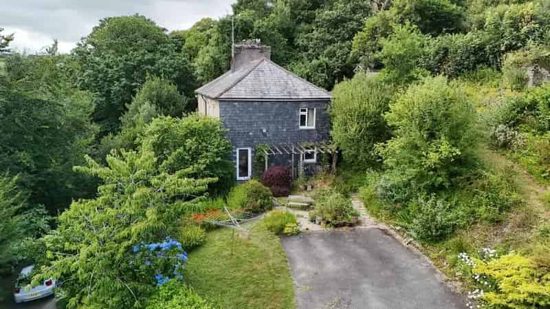 3 Bedroom Semi-Detached Cottage for Sale in Lamellion