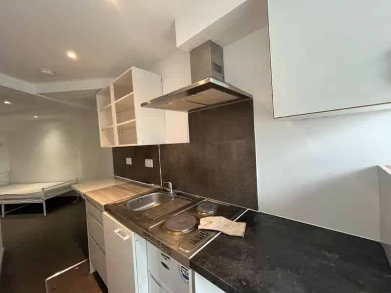 Modern Studio Apartment Available Now