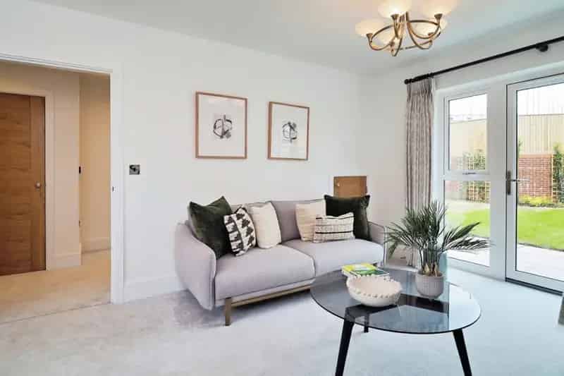 3 Bedroom Semi-Detached House in Oakwood Grove