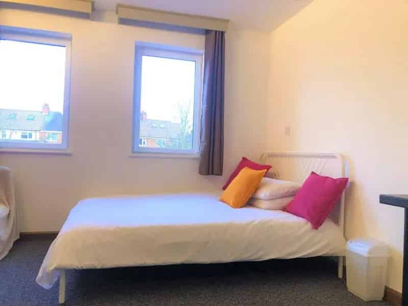 Bright Modern Studio Rooms for Rent Near University